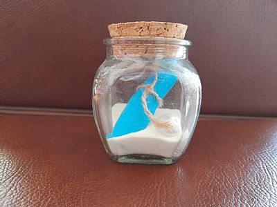 Γυάλινο Βαζάκι με Κρυφό Μήνυμα μέσα σε Χρωματιστή Αμμο